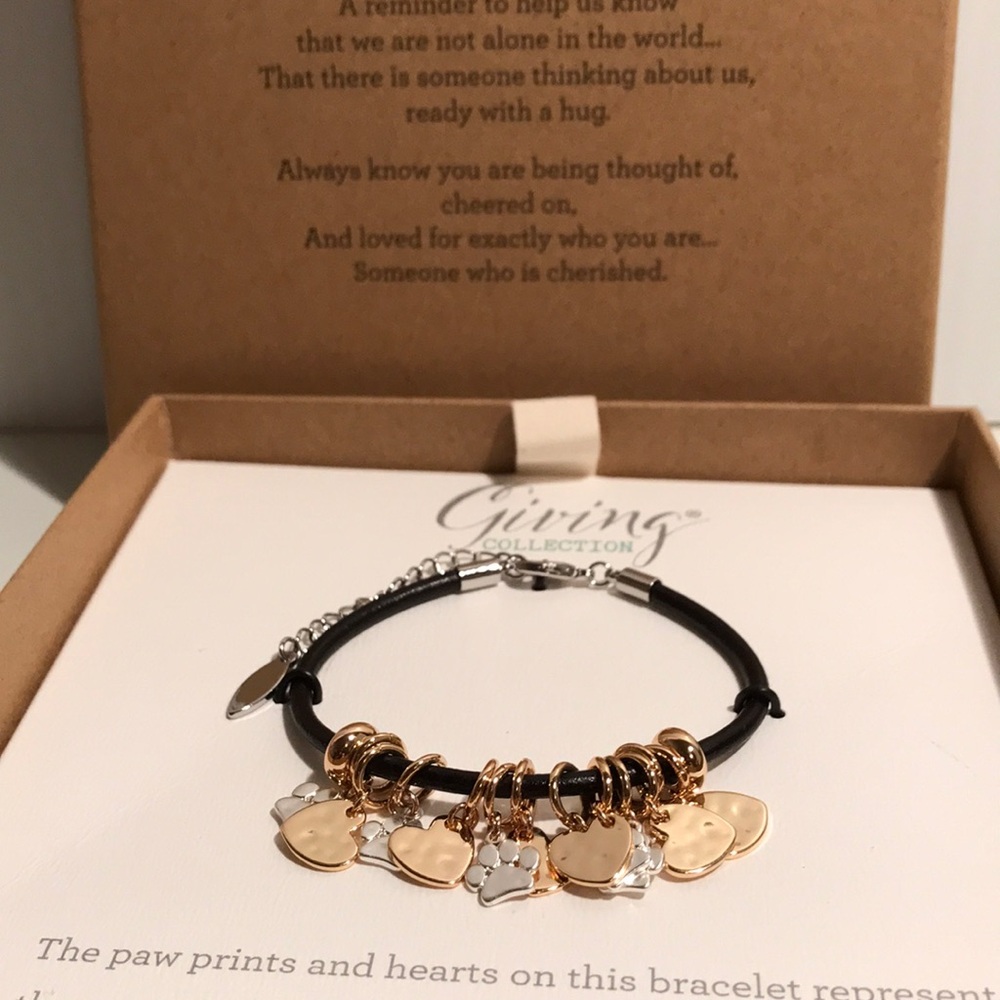 DEMDACO paw print and hearts charm bracelet NEW